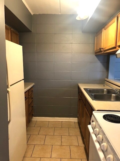 Building Photo - 243 Uteg St
