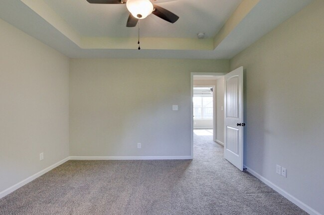 Building Photo - Huge 5 bed 3 ba.  Gorgeous House Near Post...