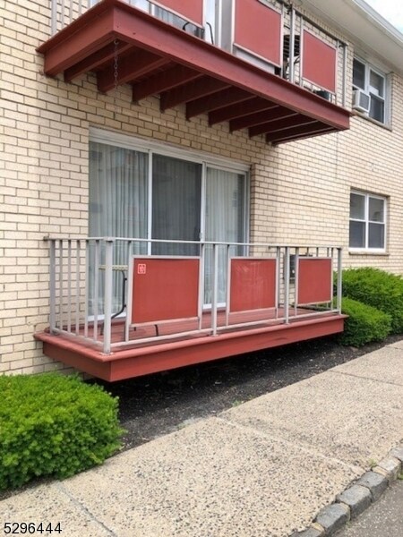 Foto del edificio - 352 Hoover Ave