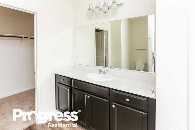 Foto del edificio - 574 Crestridge Dr