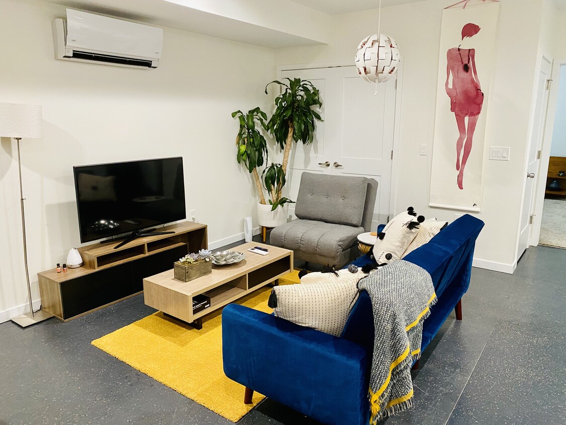 Foto principal - 2055 W 19th St