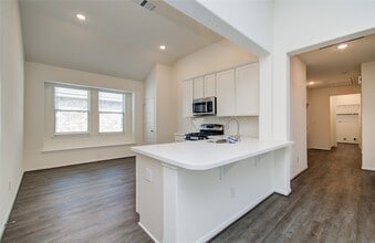 Building Photo - 8414 Beacon Bay Cir