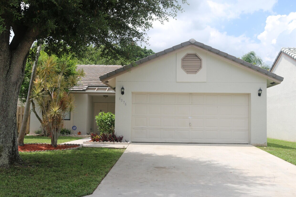 Foto principal - 6076 Strawberry Lakes Cir