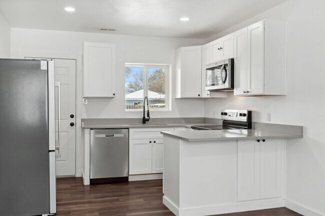 Foto del edificio - Newly Remodeled West Valley 2 Bed Duplex -...