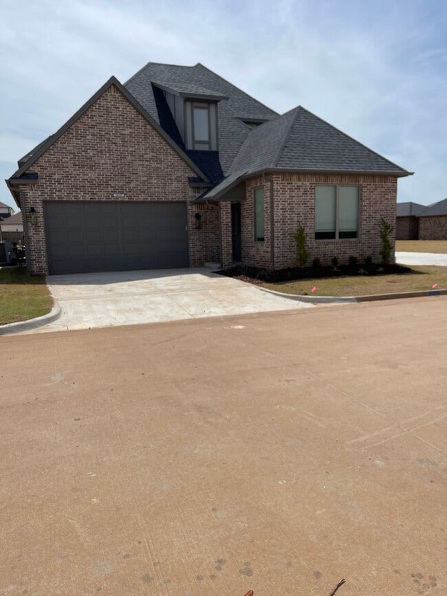 Building Photo - 4600 Enclave Dr