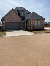 Building Photo - 4600 Enclave Dr