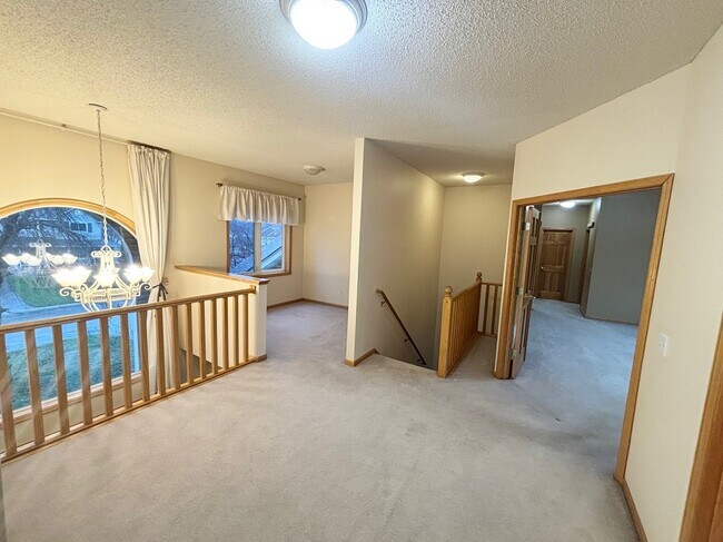 Building Photo - 15014 Valley View Pl