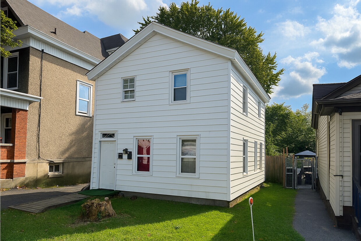 Foto del edificio - Northside Syracuse Duplex – Spacious Units...