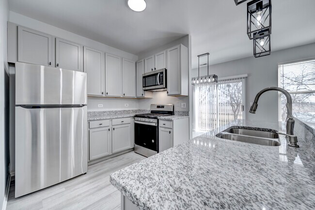 Building Photo - 4145 Blackstone Dr