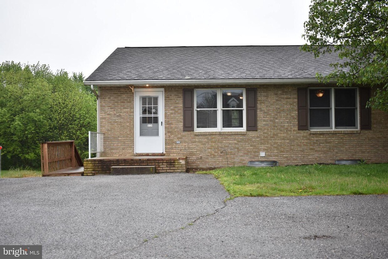 9134 Letzburg Rd, Greencastle, PA 17225 House Rental in Greencastle