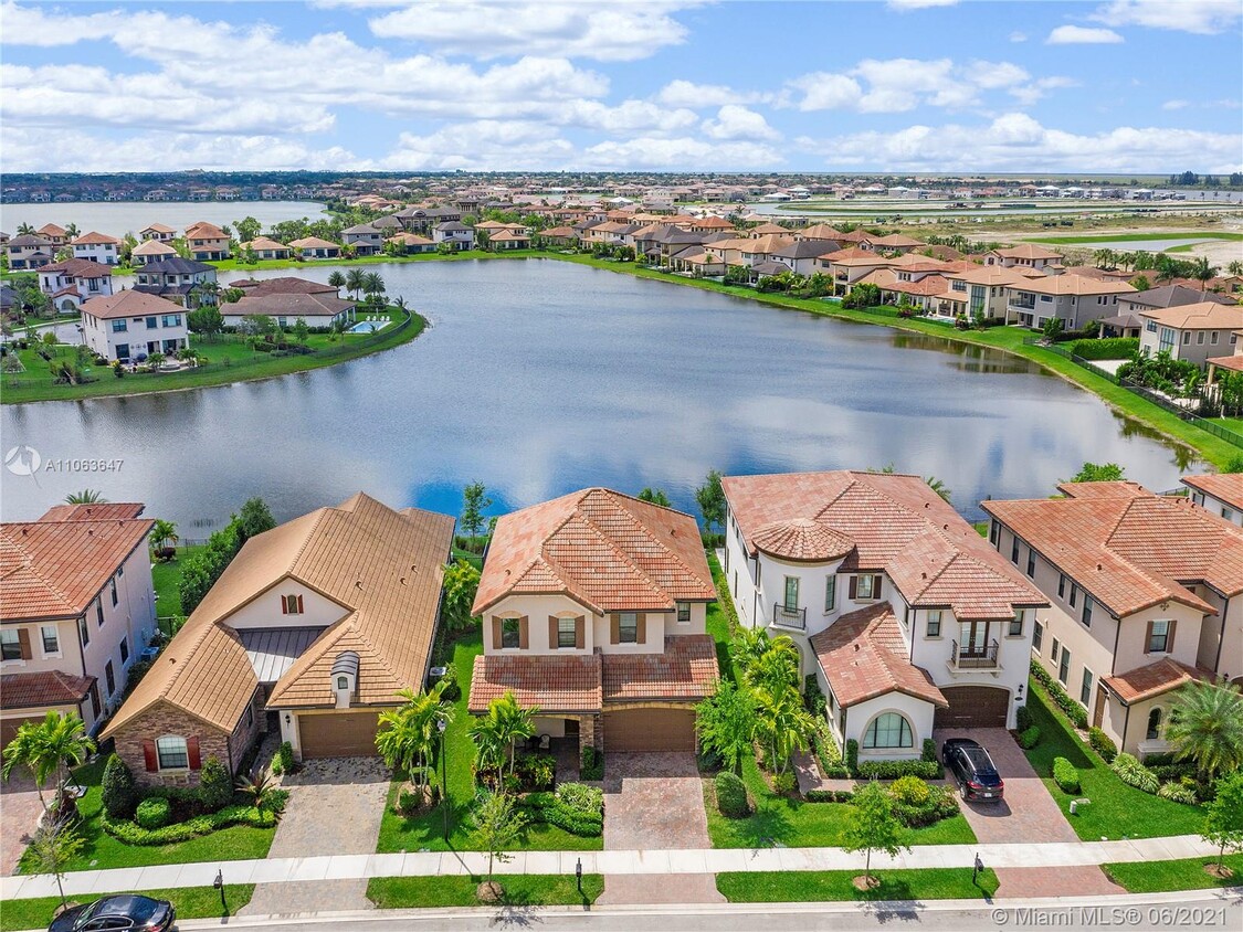 Primary Photo - 11420 Watercrest Cir E