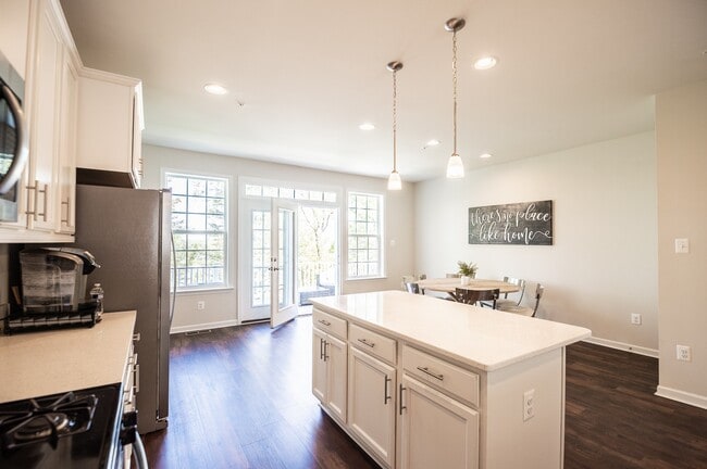 Building Photo - 309 Spring Bank Way