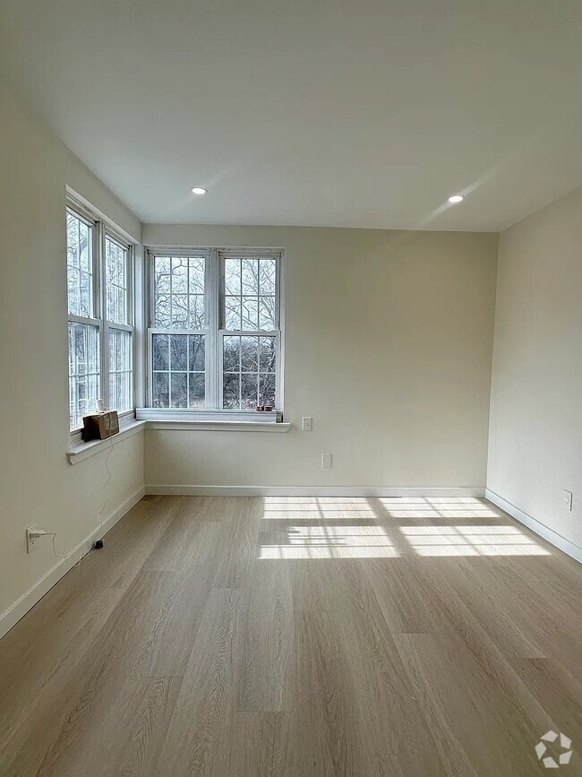 Building Photo - 2805 Saint Theresa Ave