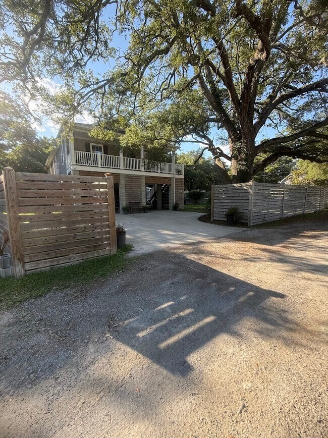 Foto del edificio - 406 Caverly Ln