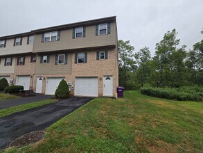 Building Photo - 130 Pine Ct