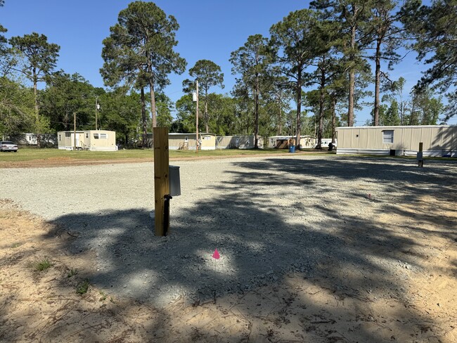 Building Photo - 211 Victoria Cir