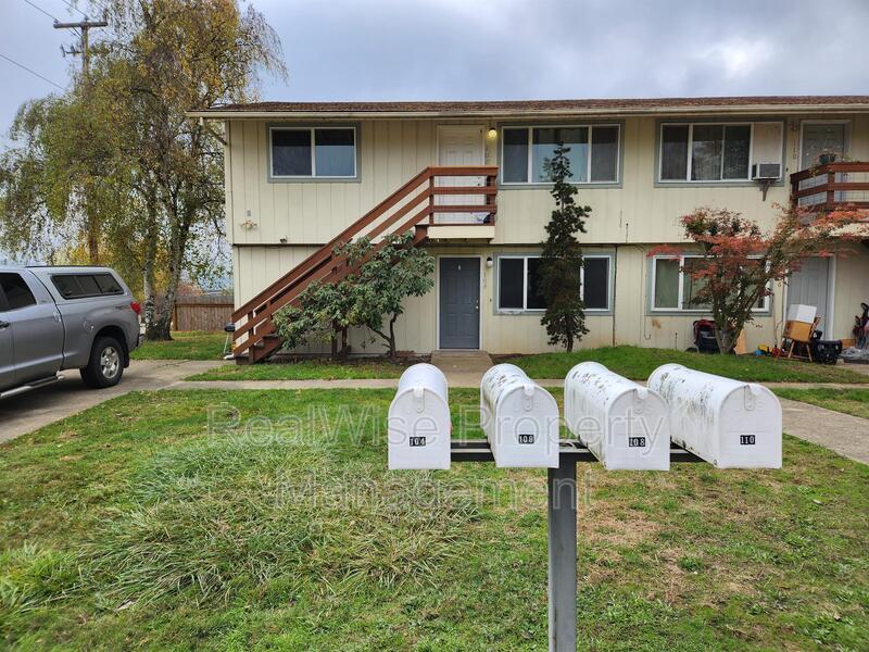 Primary Photo - 104 NW Mercy Hills Dr