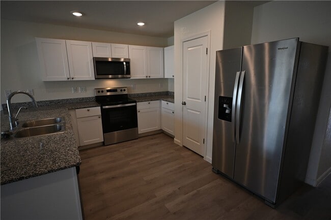 Building Photo - 5540 S Deer Crk Ave