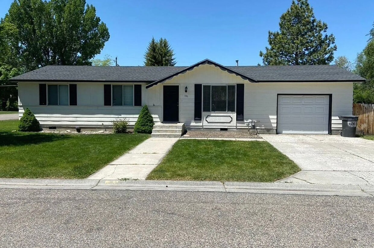 Primary Photo - Beautiful 3 bedroom 1 bath home for rent in Sugar City!