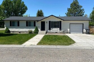 Building Photo - 190 S Austin Ave