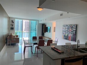 Building Photo - 950 Brickell Bay Dr