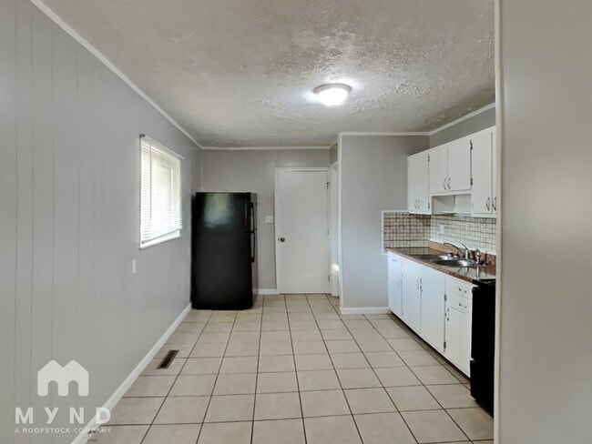 Building Photo - 3049 Bluefield Dr