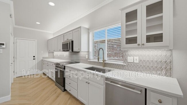 Building Photo - 1623 Hanz Dr