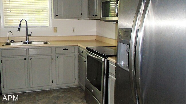 Foto del edificio - 4 br, 2 bath House - 2102 Collier Dr