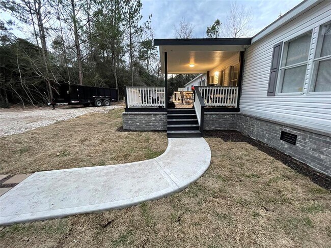 Building Photo - 128 Hall Dr S