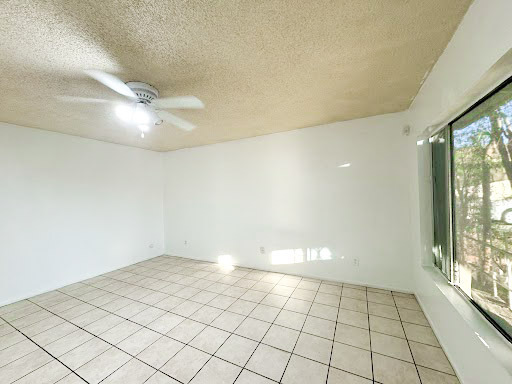 Building Photo - 3Bed/2Bath Duplex at 35th Ave/Cactus! $149...