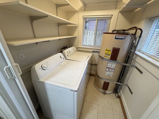 Foto del edificio - 3 Bedroom Home in SW Portland