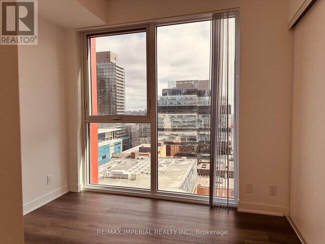 Building Photo - 180 Front St E