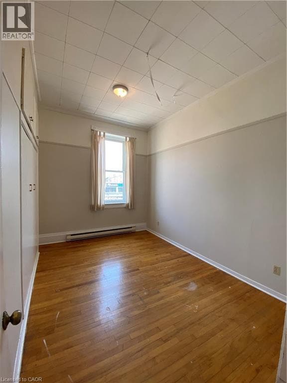 Photo du bâtiment - 32 Grand River St N