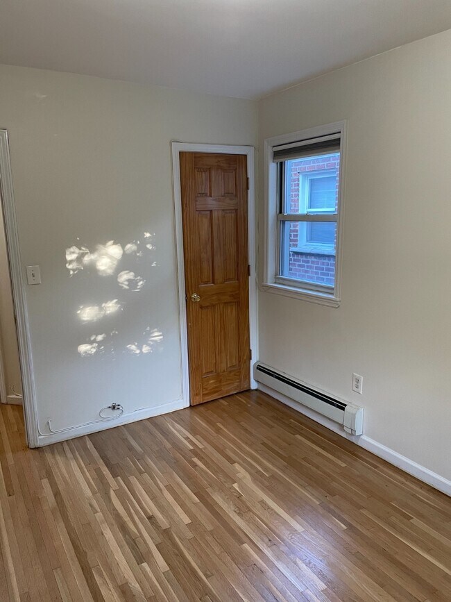 Building Photo - 2051 Mayflower Ave