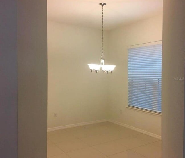 Building Photo - 9377 Meadow Hunt Way