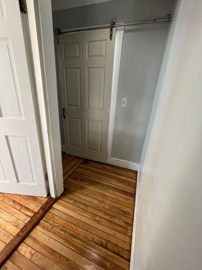 Building Photo - 49 Cedar St