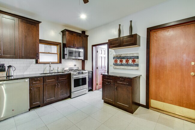 Foto del edificio - 3847 N Hermitage Ave