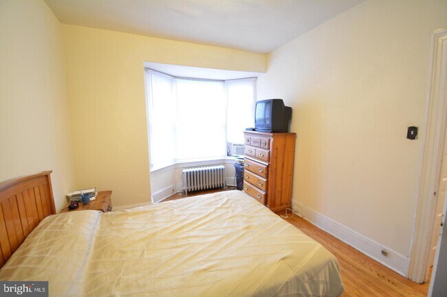 Building Photo - 5139 Pulaski Ave