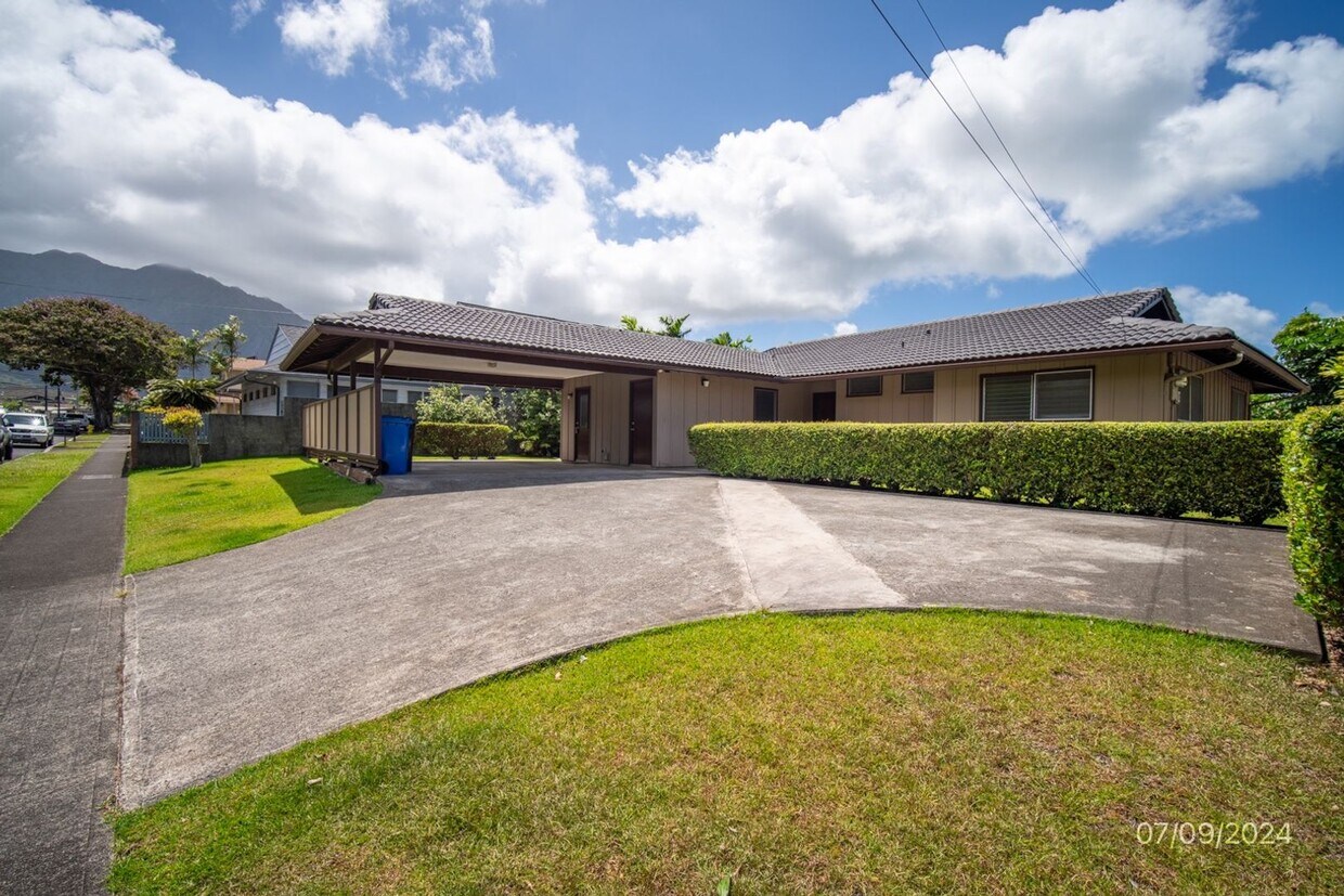 Primary Photo - 3BR/2BA Alii Shores Single-Family Residenc...