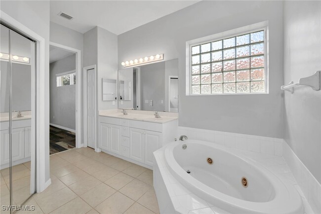 Building Photo - 1042 Jardin Dr