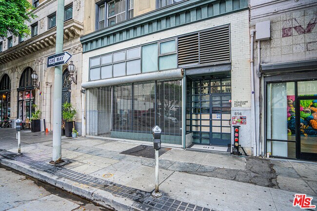 Building Photo - 812 S Spring St