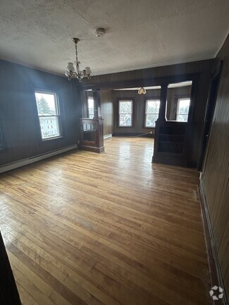 Building Photo - 1302 Main St