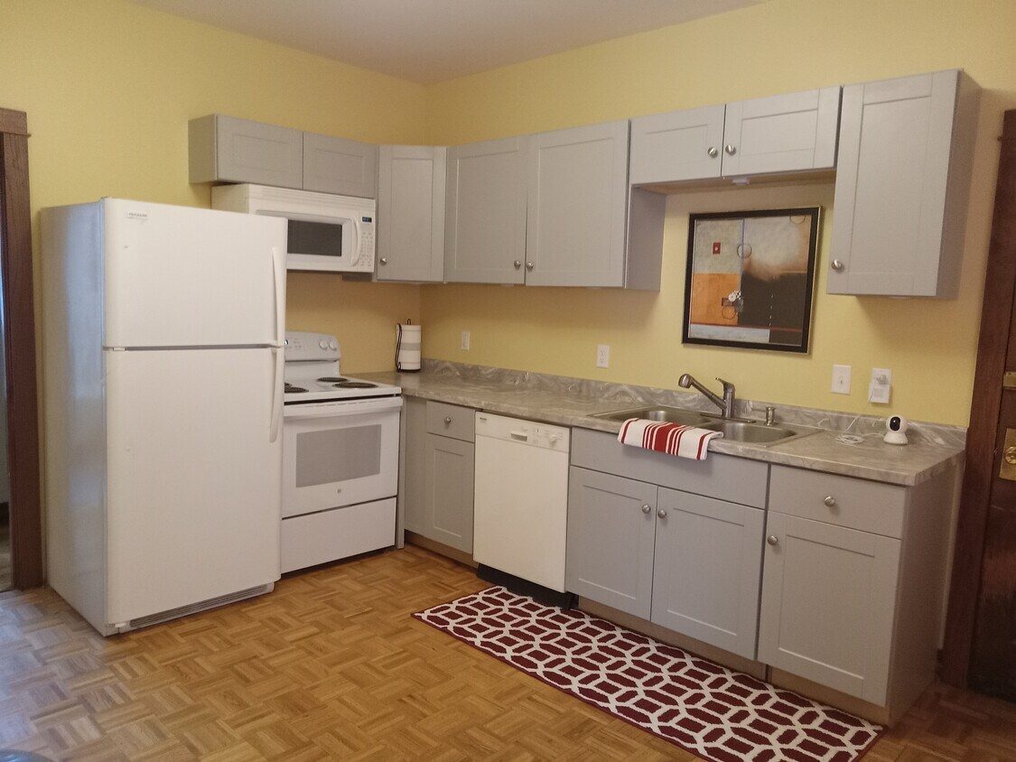 Foto principal - 4350 N Girard Ave