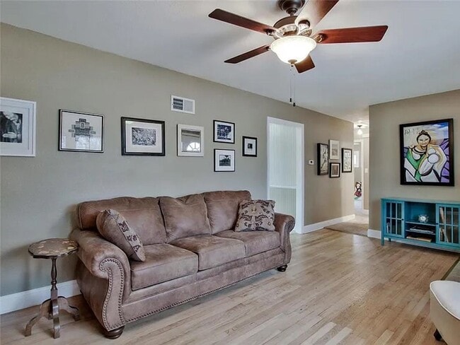 Building Photo - Gorgeous 3 Bedroom in Mission, KS! ~Coming...