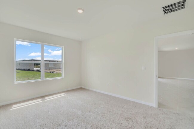 Foto del edificio - 4 bedrooms and 2 bathrooms, the spacious 1,828 sq ft home features an open concept with a 2 car g...