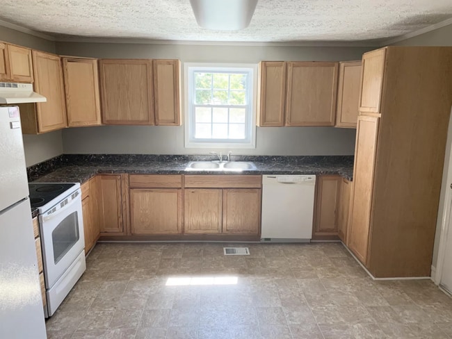 Building Photo - Stylish Downtown Retreat in the Heart of G...