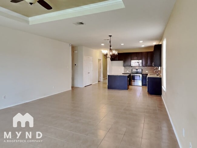 Foto del edificio - 300 Golden Butterfly Dr