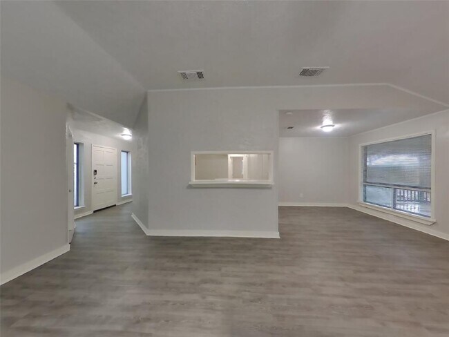 Foto del edificio - 120 WoodCrest Dr