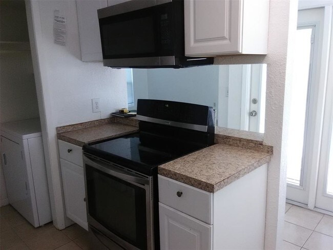 Building Photo - 501 Jean Lafitte Cove