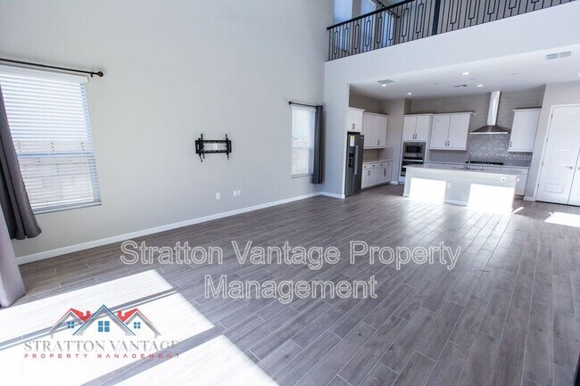 Building Photo - 5123 E Village Dr